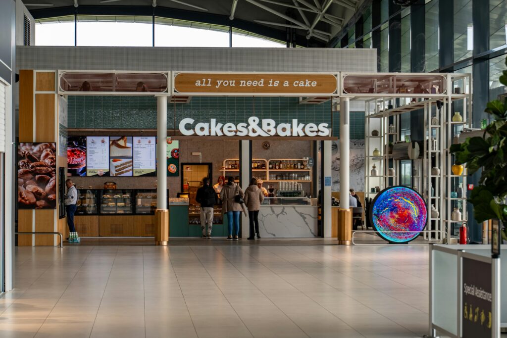 Kinh nghiệm thực tế khi xin visa Mỹ: cách chuẩn bị giấy tờ, điện thoại, cách trả lời hải quan và xử lý khi bị từ chối nhập cảnh.